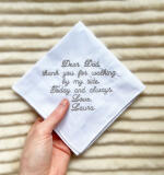 Witte herenzakdoek met naam – 100% katoen, geborduurd en stijlvol